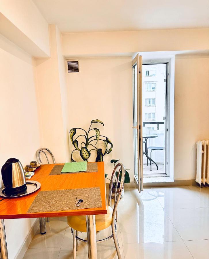 Appartement Eva Studio à Bucarest Extérieur photo